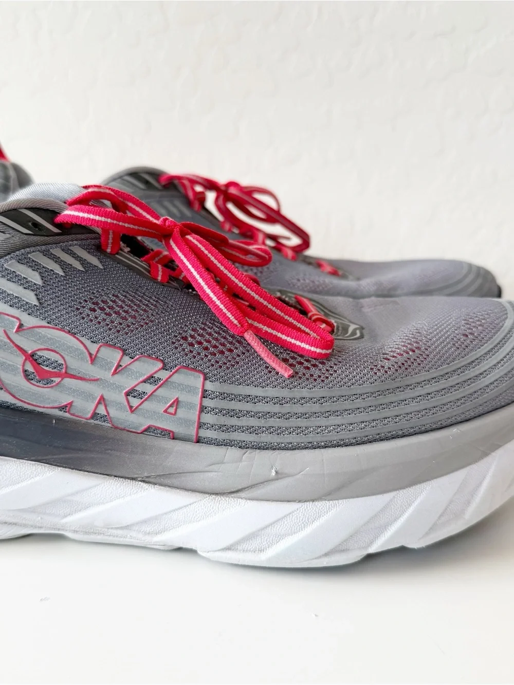 Hoka One One Shoes Men’s Bondi 6 Running Sneaker Gray Red